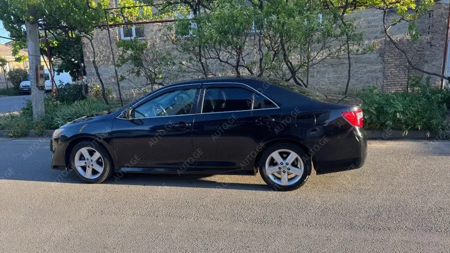 Toyota Camry 2012 — photo 2