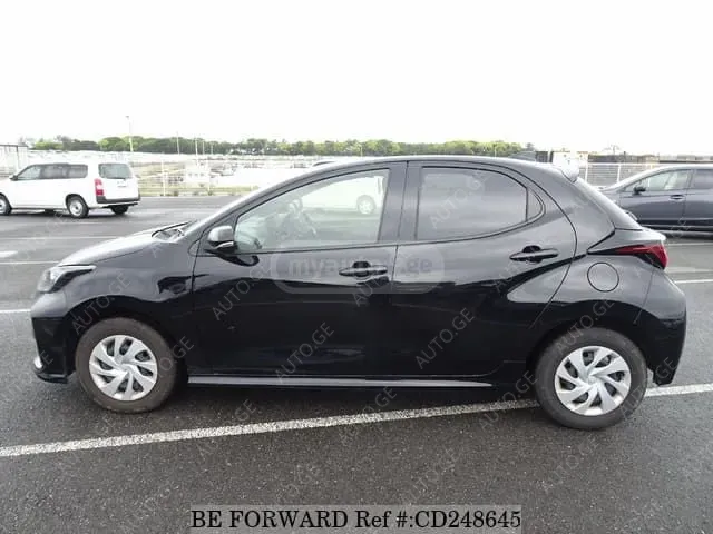 Toyota Yaris 2021 — photo 2