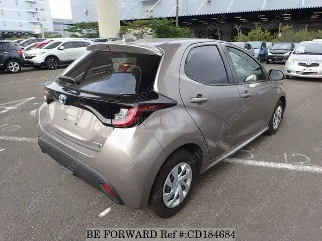 Toyota Yaris 2021 — photo 2