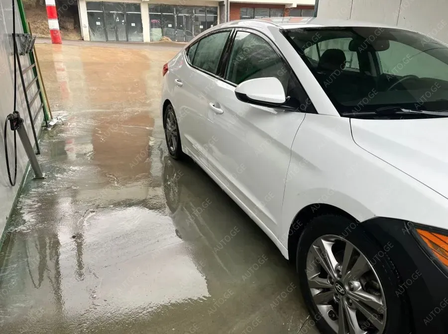 Hyundai Elantra 2018 — photo 2