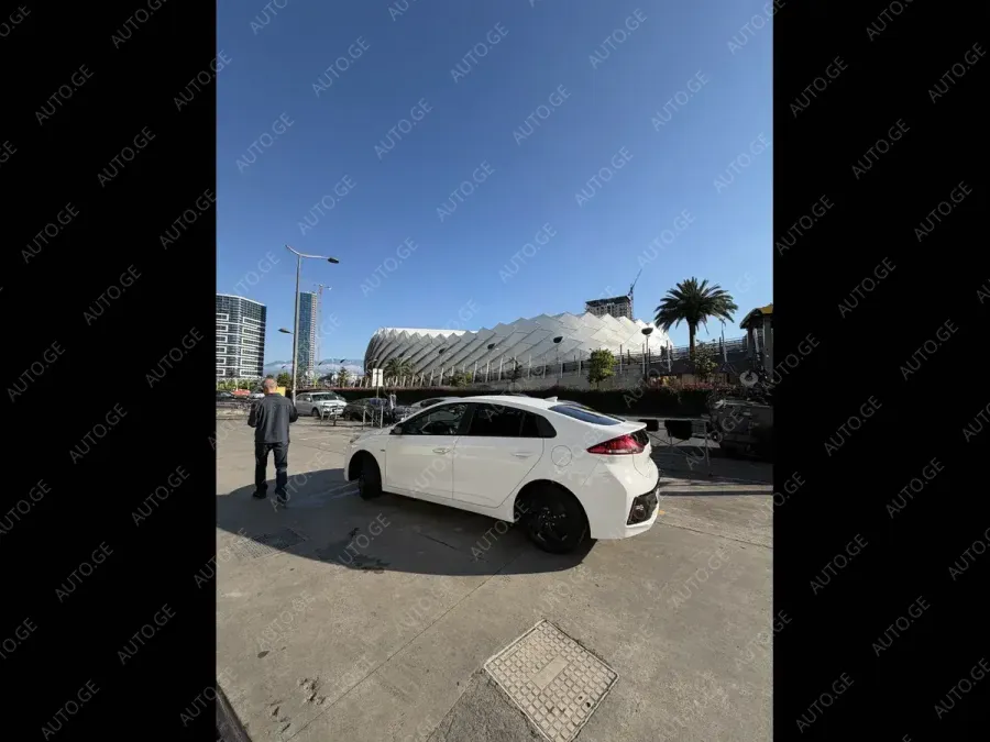 Hyundai Ioniq 2019 — photo 2