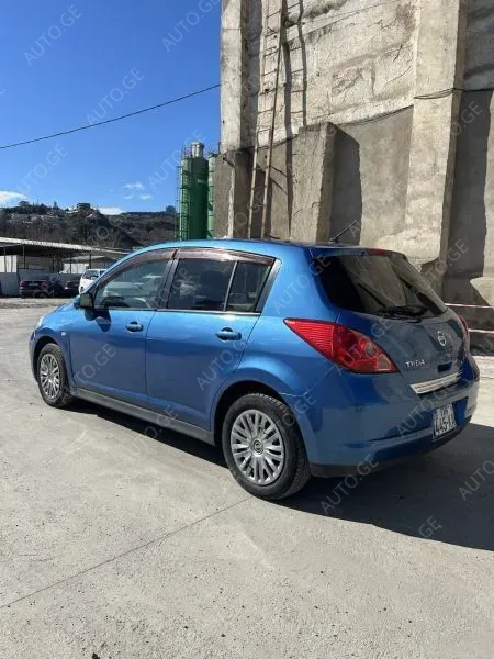 Nissan Tiida 2005 — photo 2