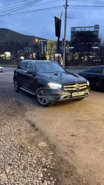 Mercedes-Benz 300-Glc 2019 — photo 2