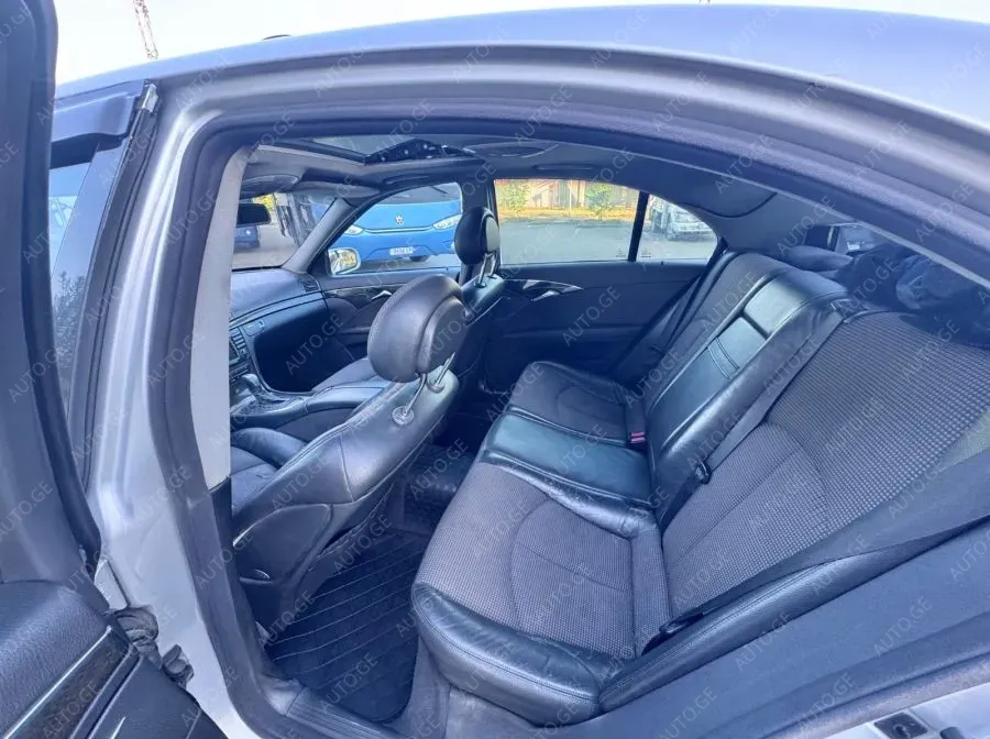 Mercedes-Benz E-270C 2002 — photo 2