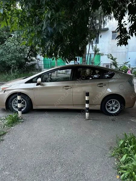 Toyota Prius 2010 — photo 2