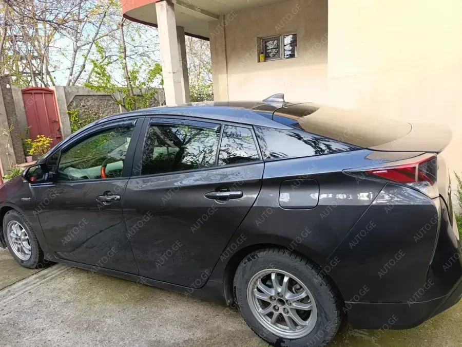 Toyota Prius 2018 — photo 2