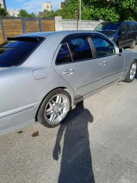 Mercedes-Benz E-320C 2000 — photo 2