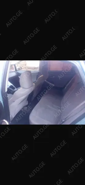 Toyota Prius 2012 — photo 2