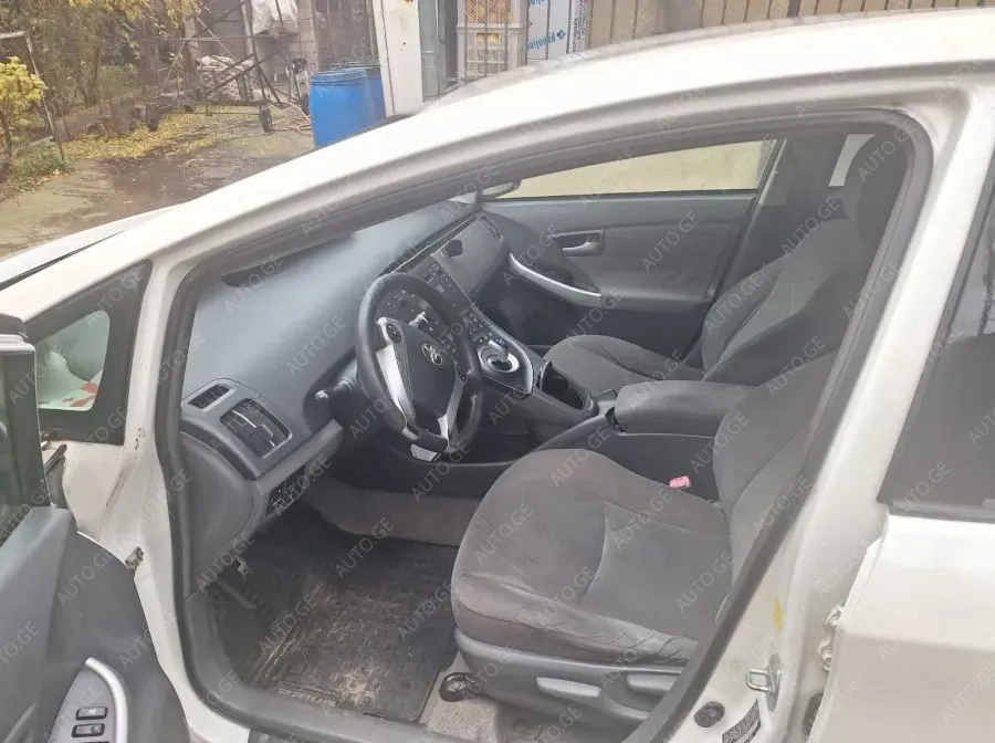 Toyota Prius 2010 — photo 2