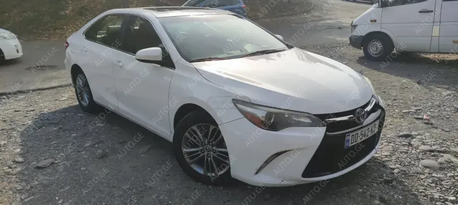 Toyota Camry 2015 — photo 2