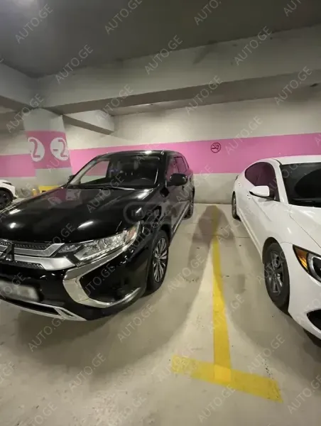 Mitsubishi Outlander 2019 — photo 2