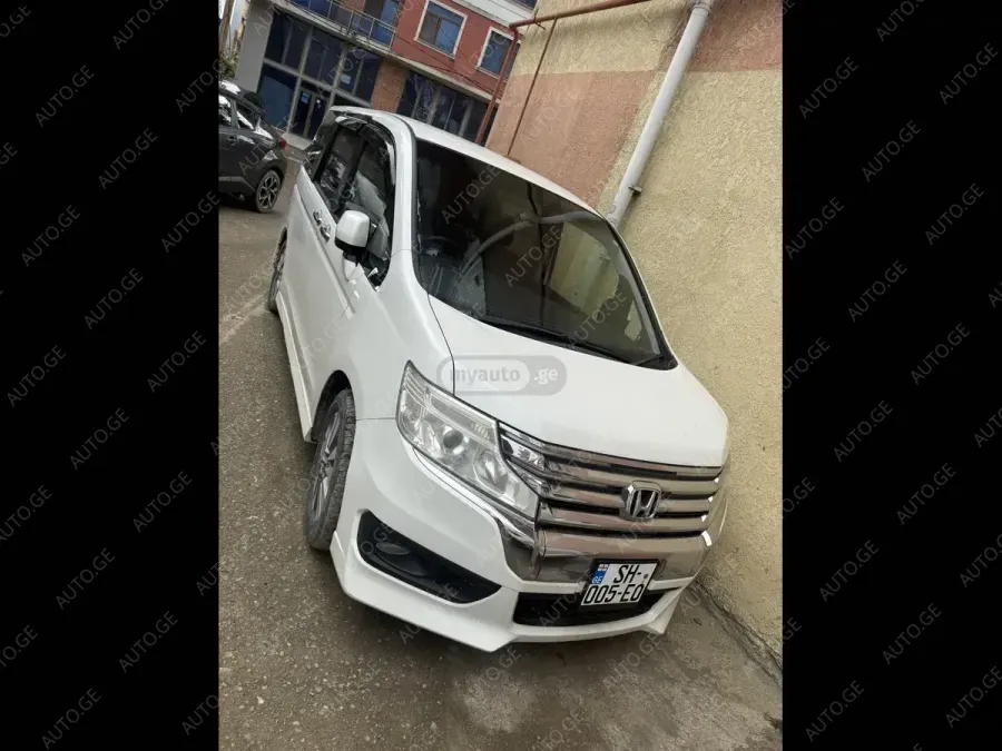 Honda Stepwgn 2014 — photo 2