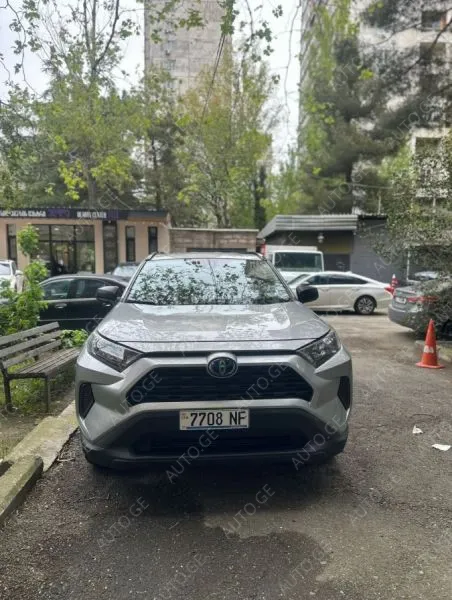 Toyota RAV4 2021 — photo 2