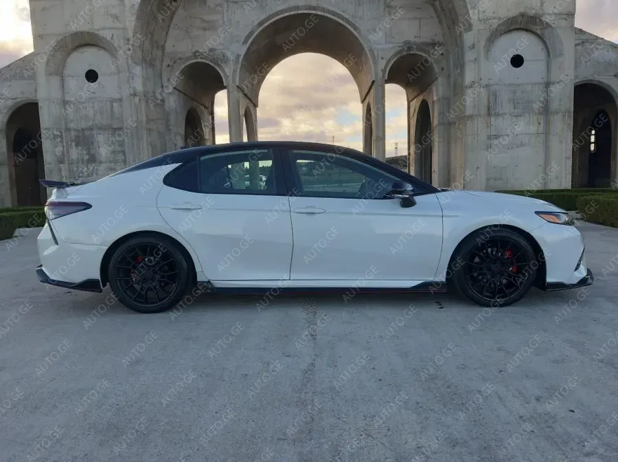 Toyota Camry 2021 — photo 2