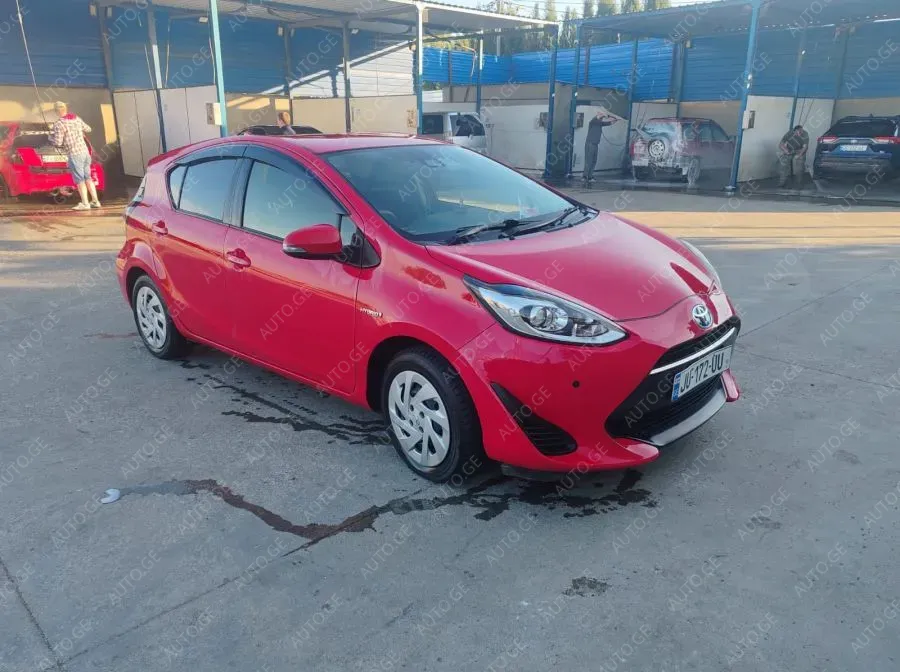 Toyota Aqua 2018 — photo 2