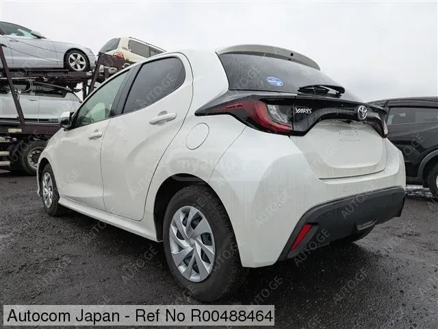 Toyota Yaris 2021 — photo 2