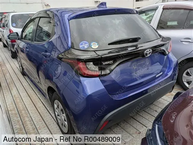 Toyota Yaris 2021 — photo 2