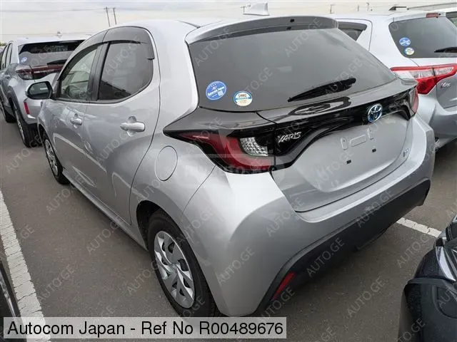 Toyota Yaris 2021 — photo 2