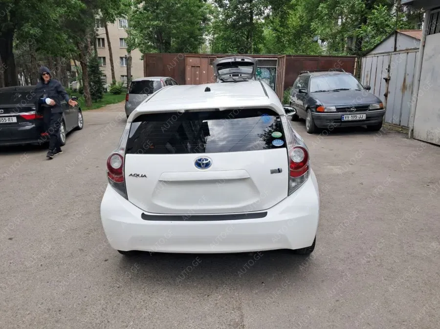 Toyota Aqua 2013 — photo 2