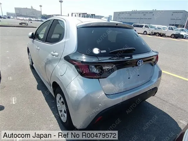 Toyota Yaris 2021 — photo 2