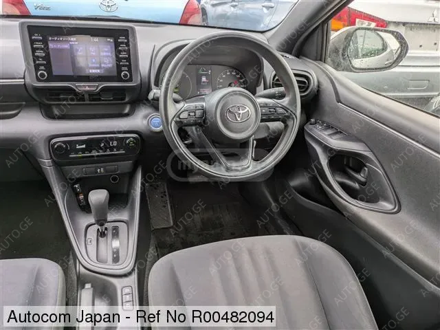 Toyota Yaris 2021 — photo 2
