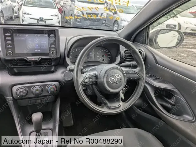 Toyota Yaris 2021 — photo 2