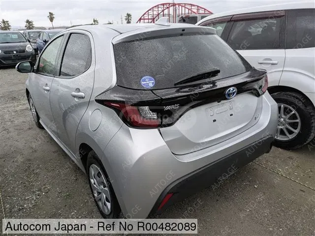 Toyota Yaris 2021 — photo 2