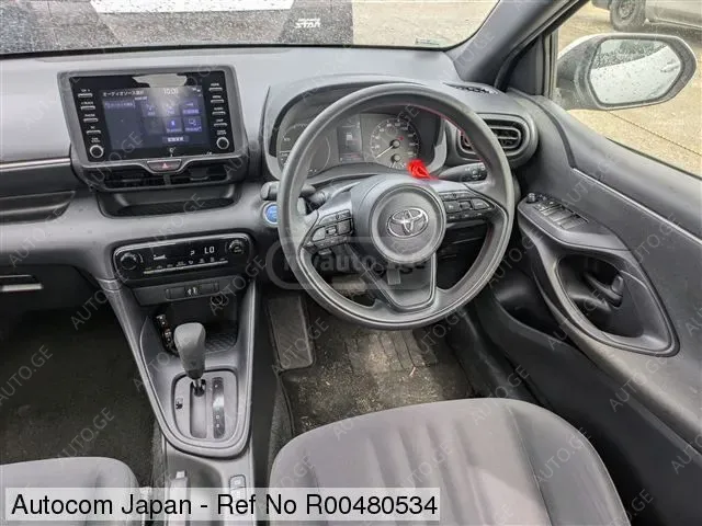 Toyota Yaris 2021 — photo 2