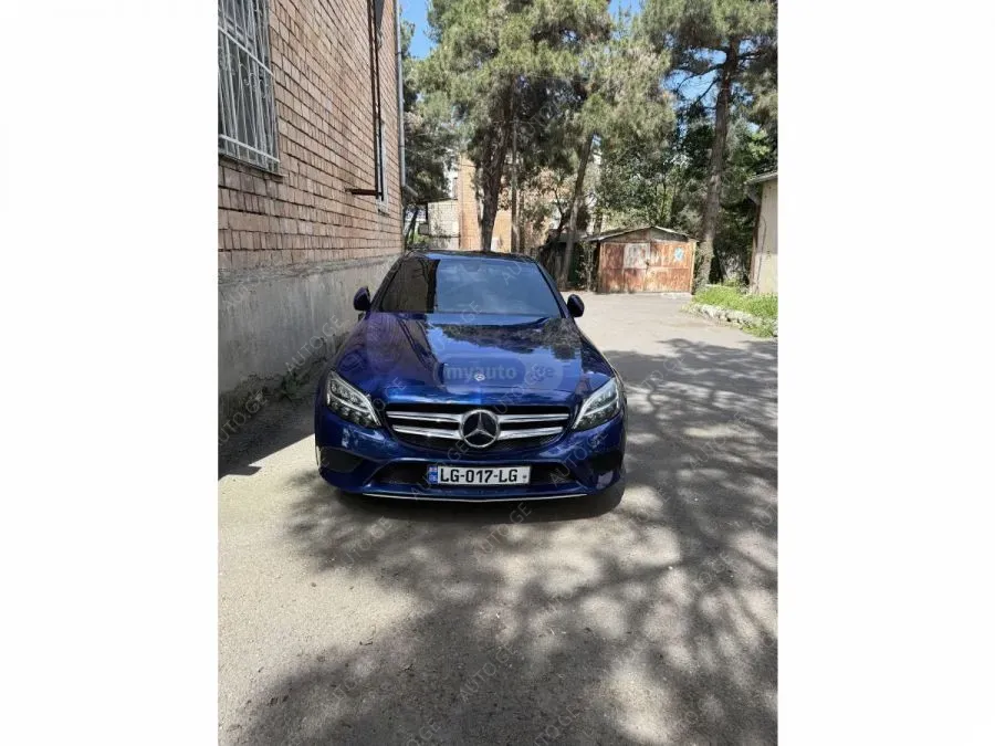 Mercedes-Benz C-300-Merc 2019 — photo 2