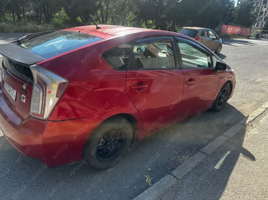 Toyota Prius Prime 2012 — photo 2