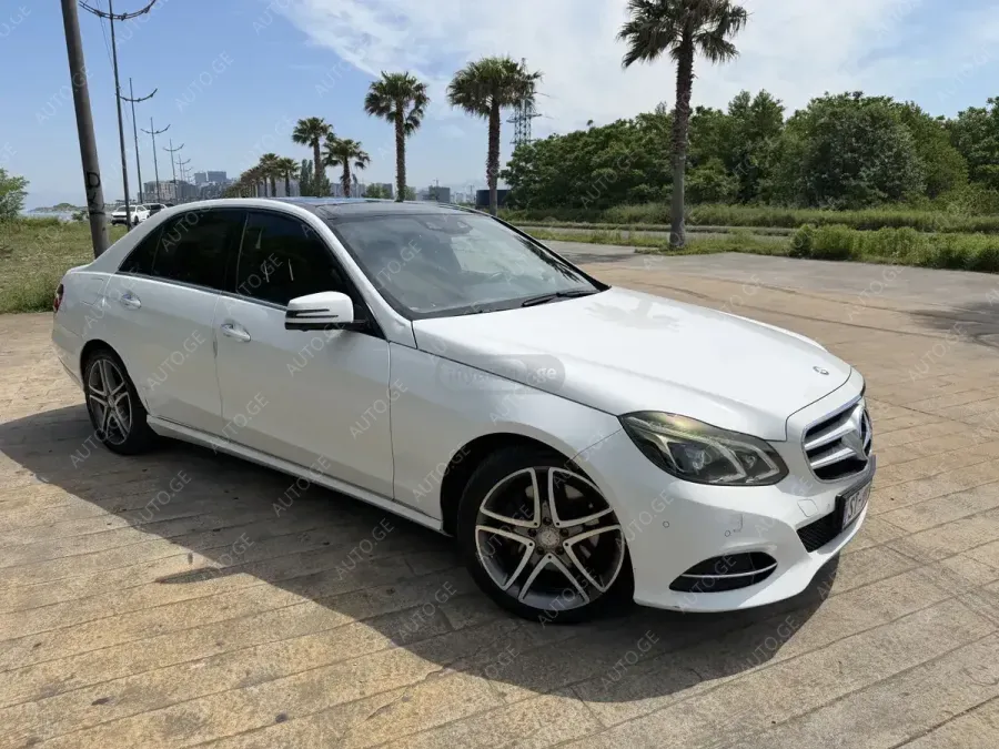 Mercedes-Benz E-300C 2015 — photo 2