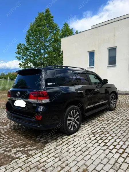 Toyota Land Cruiser 2018 — photo 2