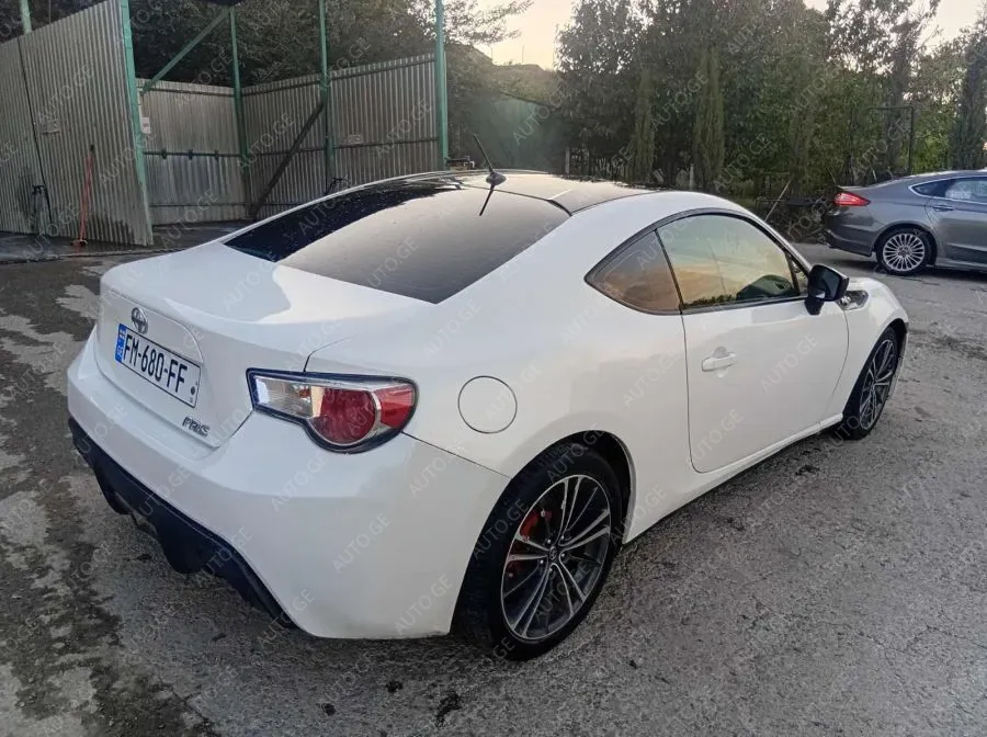 Toyota Scion 2012 — photo 2