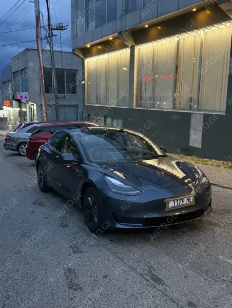 Tesla Model-3-Tesla 2022 — photo 2