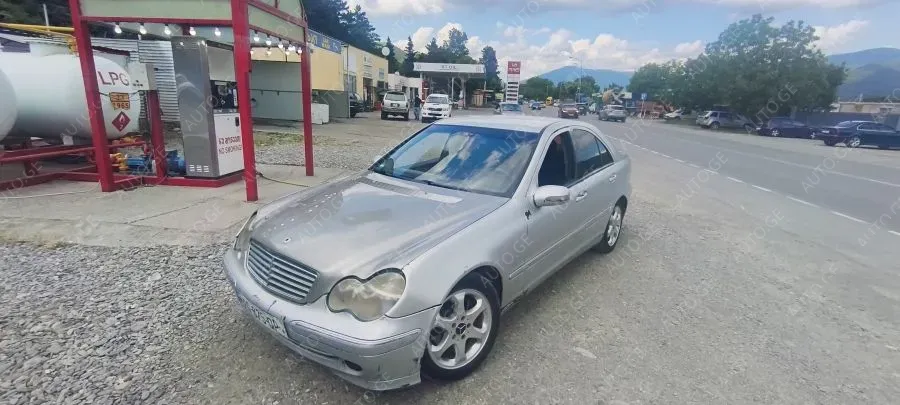 Mercedes-Benz C-200M