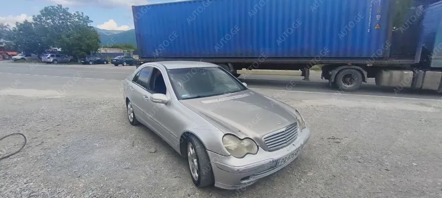 Mercedes-Benz C-200M 2001 — photo 2