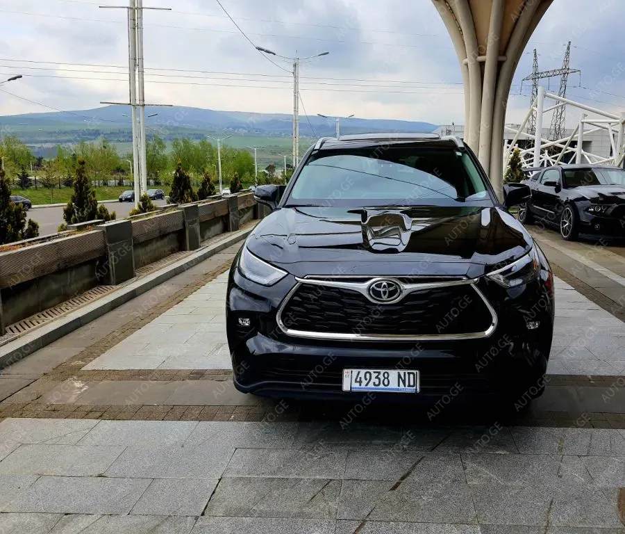 Toyota Highlander 2023 — photo 2