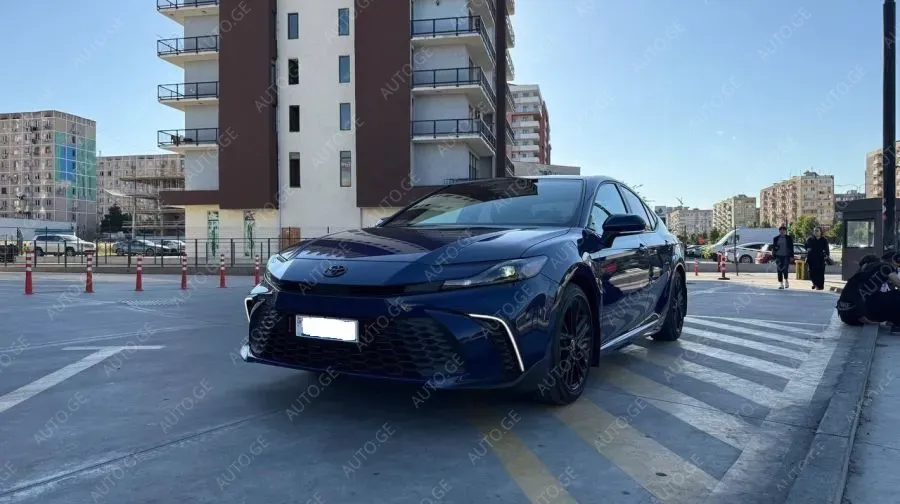 Toyota Camry 2024 — photo 2
