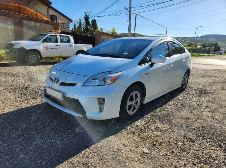 Toyota Prius 2012 — photo 2