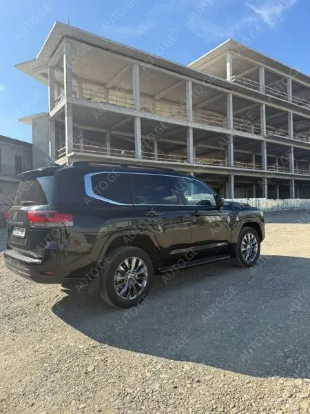 Toyota Land Cruiser 2022 — photo 2