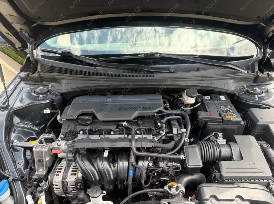 Hyundai Elantra 2022 — photo 2