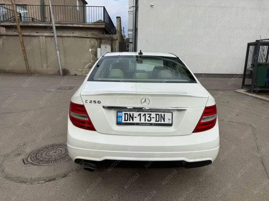Mercedes-Benz C-250C 2012 — photo 2