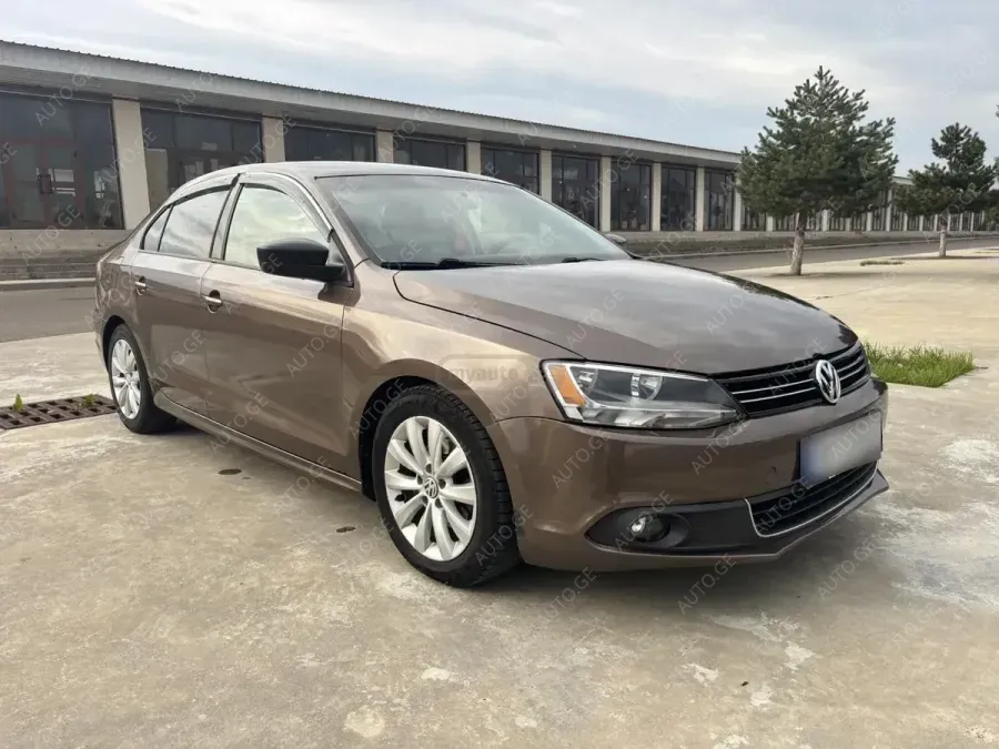 Volkswagen Jetta 2014 — photo 2