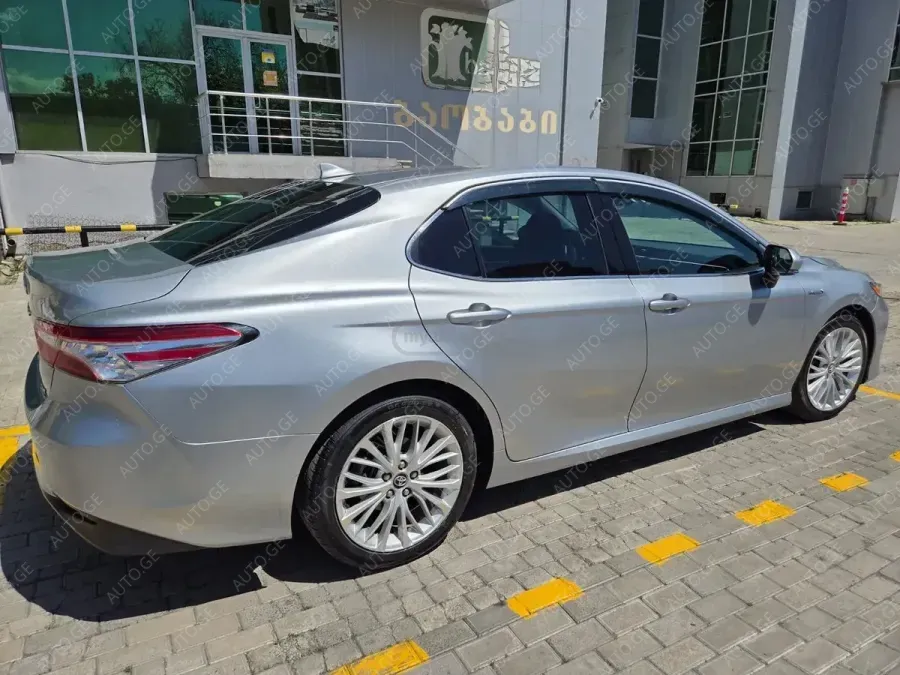 Toyota Camry 2018 — photo 2