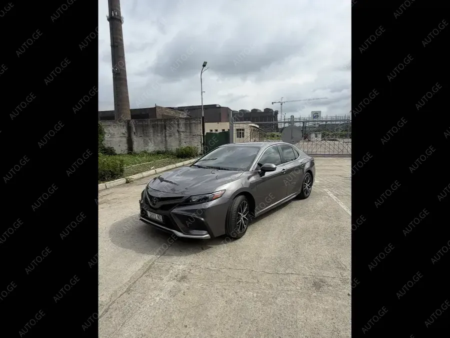 Toyota Camry 2020 — photo 2
