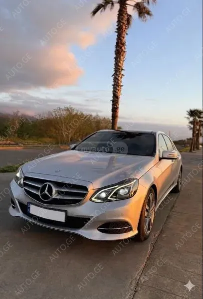 Mercedes-Benz E-300C 2014 — photo 2
