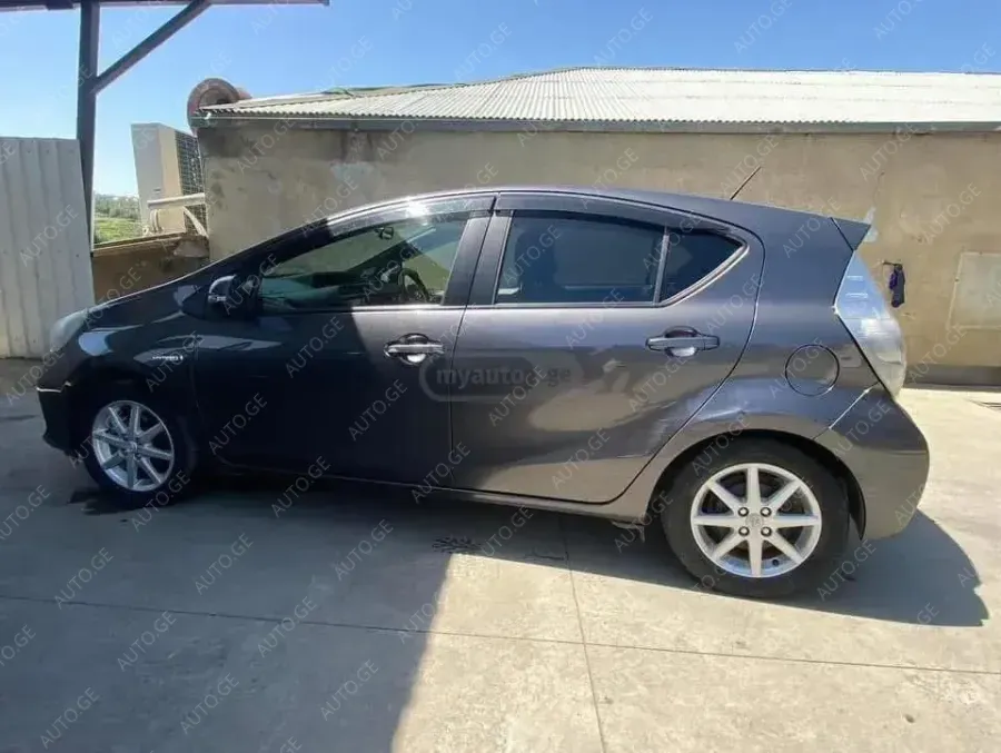 Toyota Aqua 2013 — photo 2