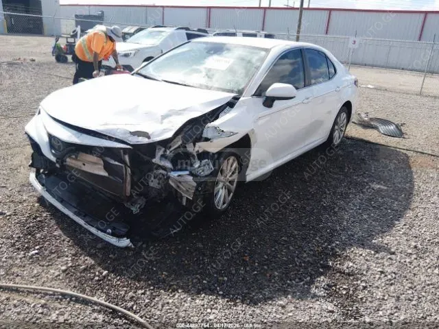 Toyota Camry 2020 — photo 2