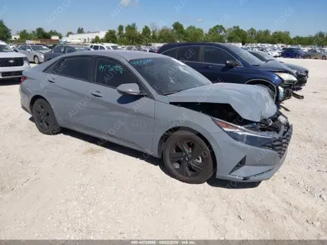 Hyundai Elantra 2022 — photo 2