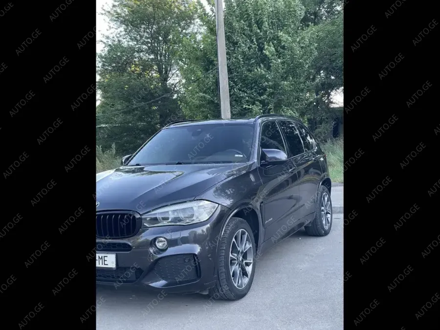 BMW X5 2018 — photo 2